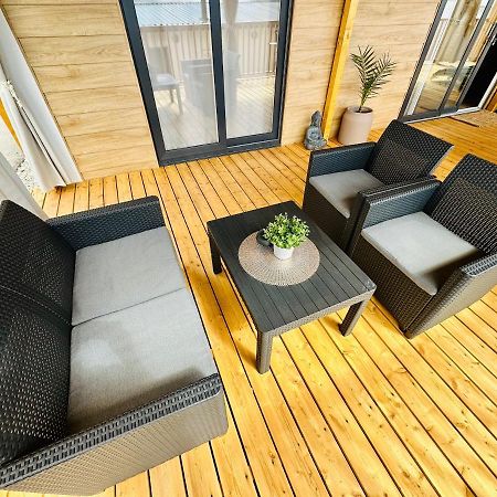 Villa Family Grand De Luxe Mobilhome Selce Bagian luar foto