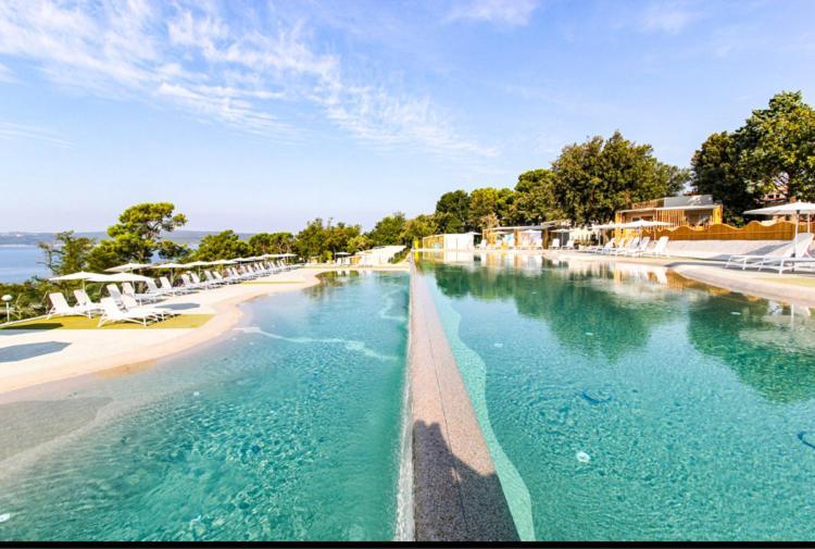 Villa Family Grand De Luxe Mobilhome Selce Bagian luar foto