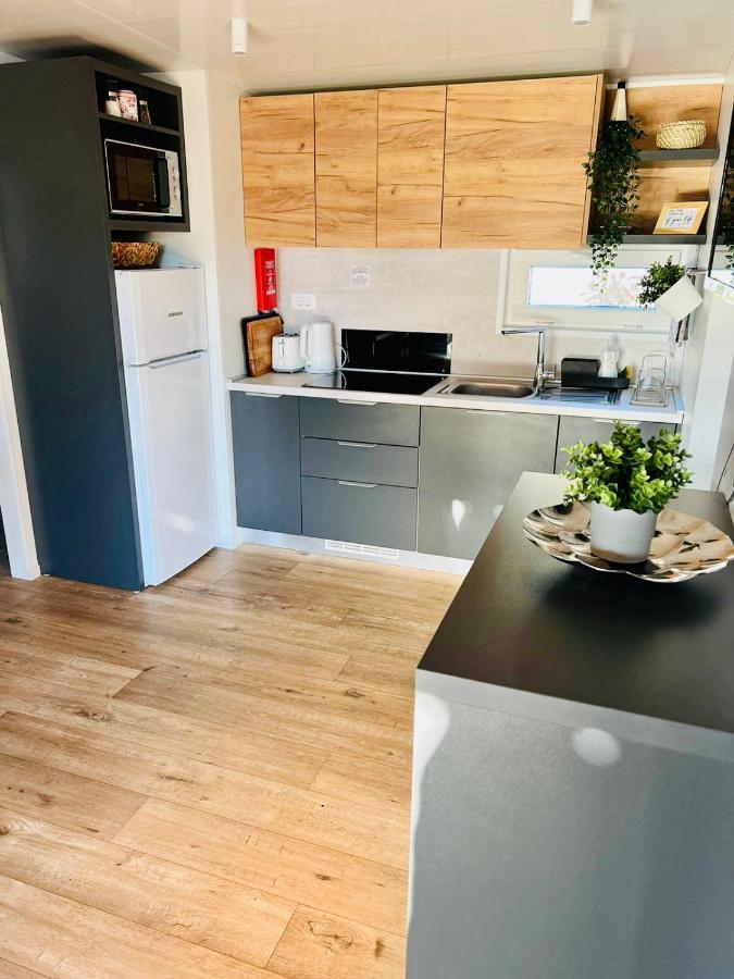Villa Family Grand De Luxe Mobilhome Selce Bagian luar foto