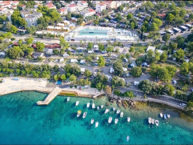 Villa Family Grand De Luxe Mobilhome Selce Bagian luar foto