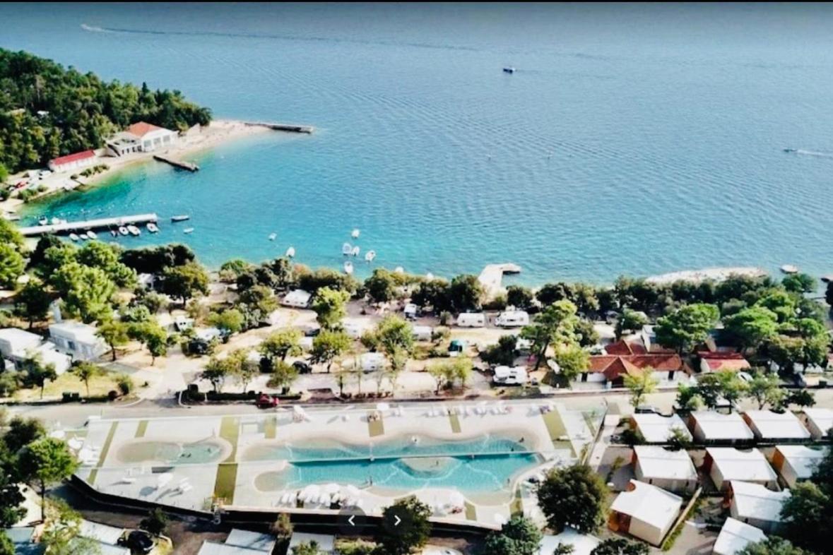 Villa Family Grand De Luxe Mobilhome Selce Bagian luar foto