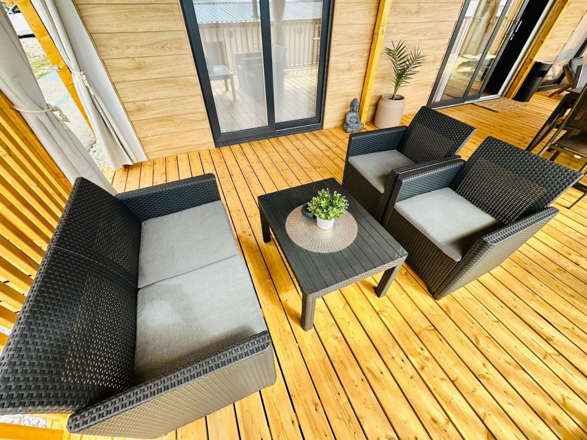 Villa Family Grand De Luxe Mobilhome Selce Bagian luar foto