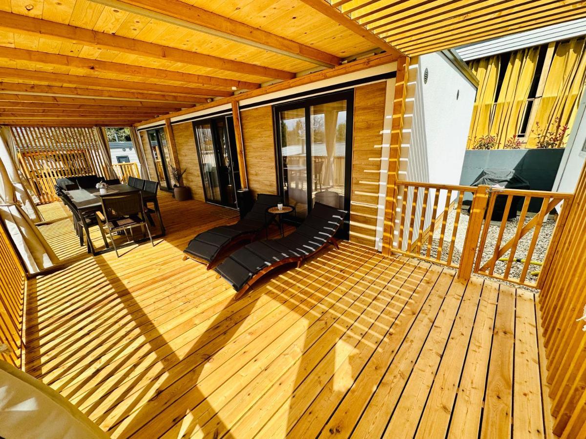 Villa Family Grand De Luxe Mobilhome Selce Bagian luar foto